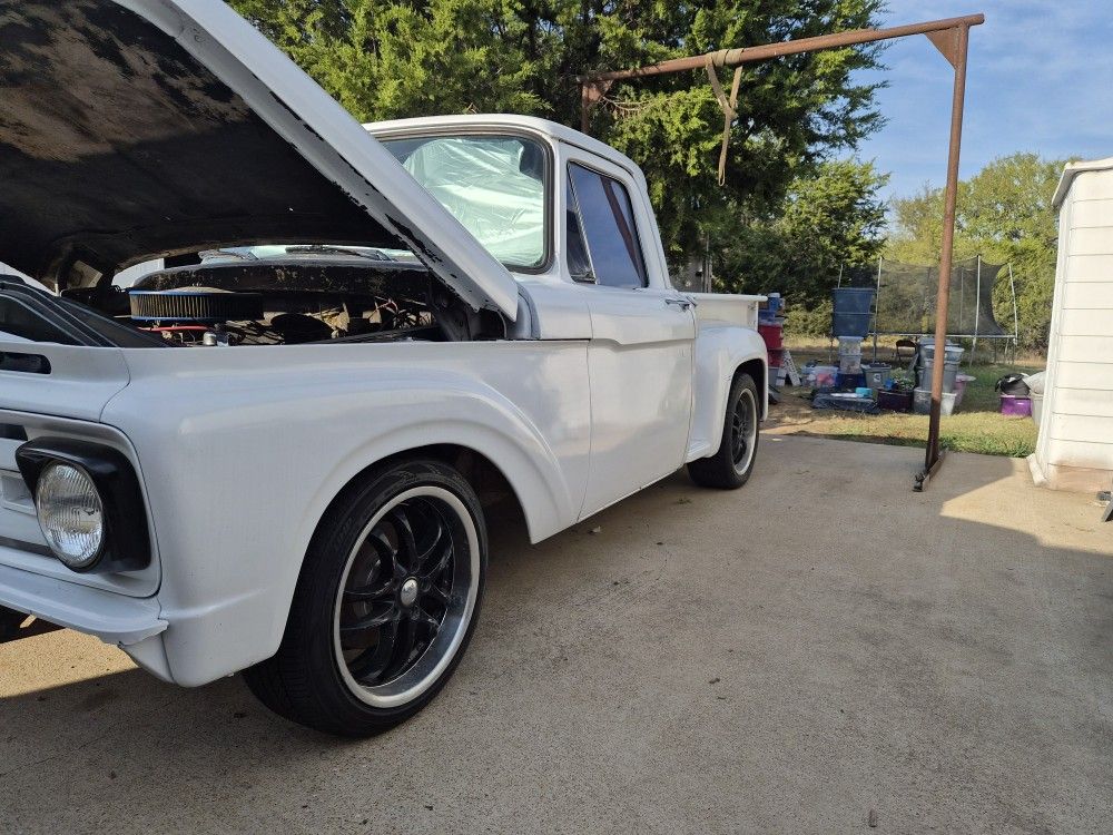 66 F100, 55 F100, 58 F100, 62 F100, 04 F250 Diesel, 95 Gt, 02 Cobra Clone with 5.4, 98 Expi With 04 Lightning Drivetrain( Supercharged) 04 Honda Crv