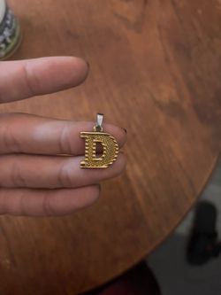 small 3.26 gram 10k golden pendent
