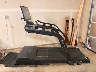 Echelon treadmill