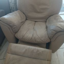 OVERSIZED LEATHER RECLINER 