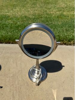 Lighted double sided mirror 10x and regular