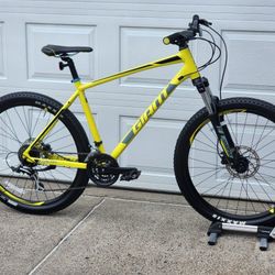 Giant Talon Mountain Bike Large Frame 