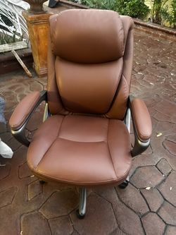 Serta chair like new