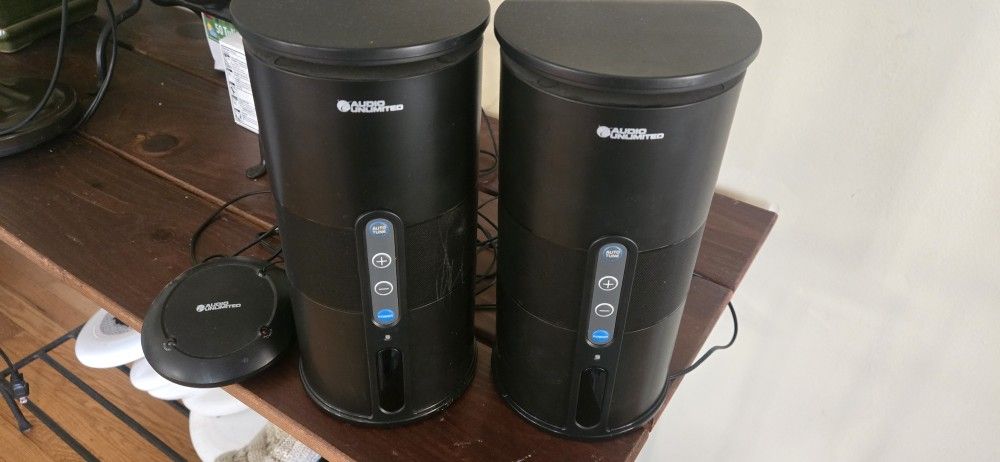 Audio Unlimited 900MHz Wireless Indoor/Outdoor Speakers 