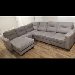 Modern Large Gray Sectional Sofa w/ Reversible Chaise – Excellent Condition