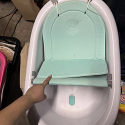 Frida Baby 4-in-1 Grow-With-Me Bath Tub