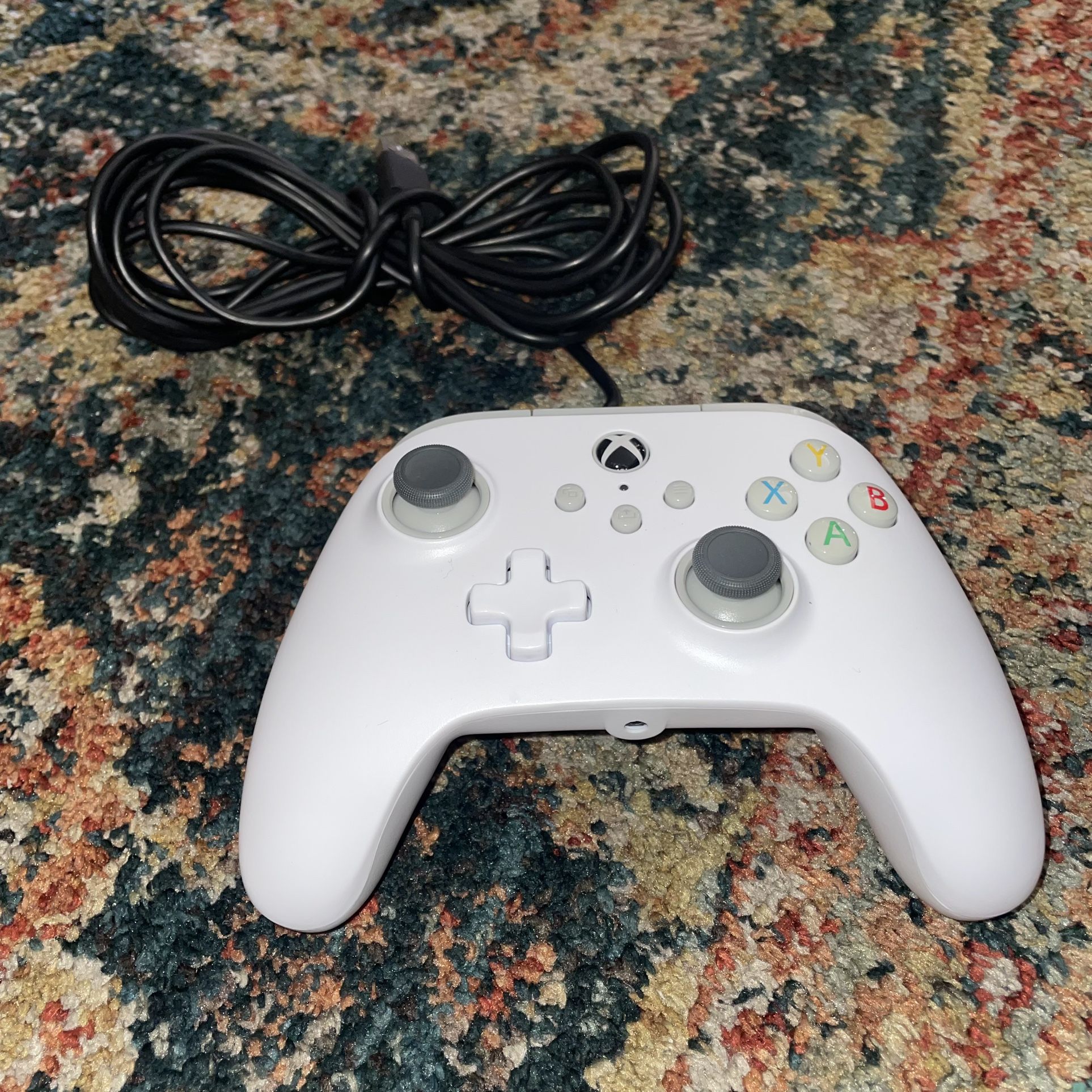 Full white wired Xbox controller for Xbox series S or X or Xbox one