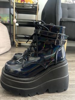 Demonia platform boots