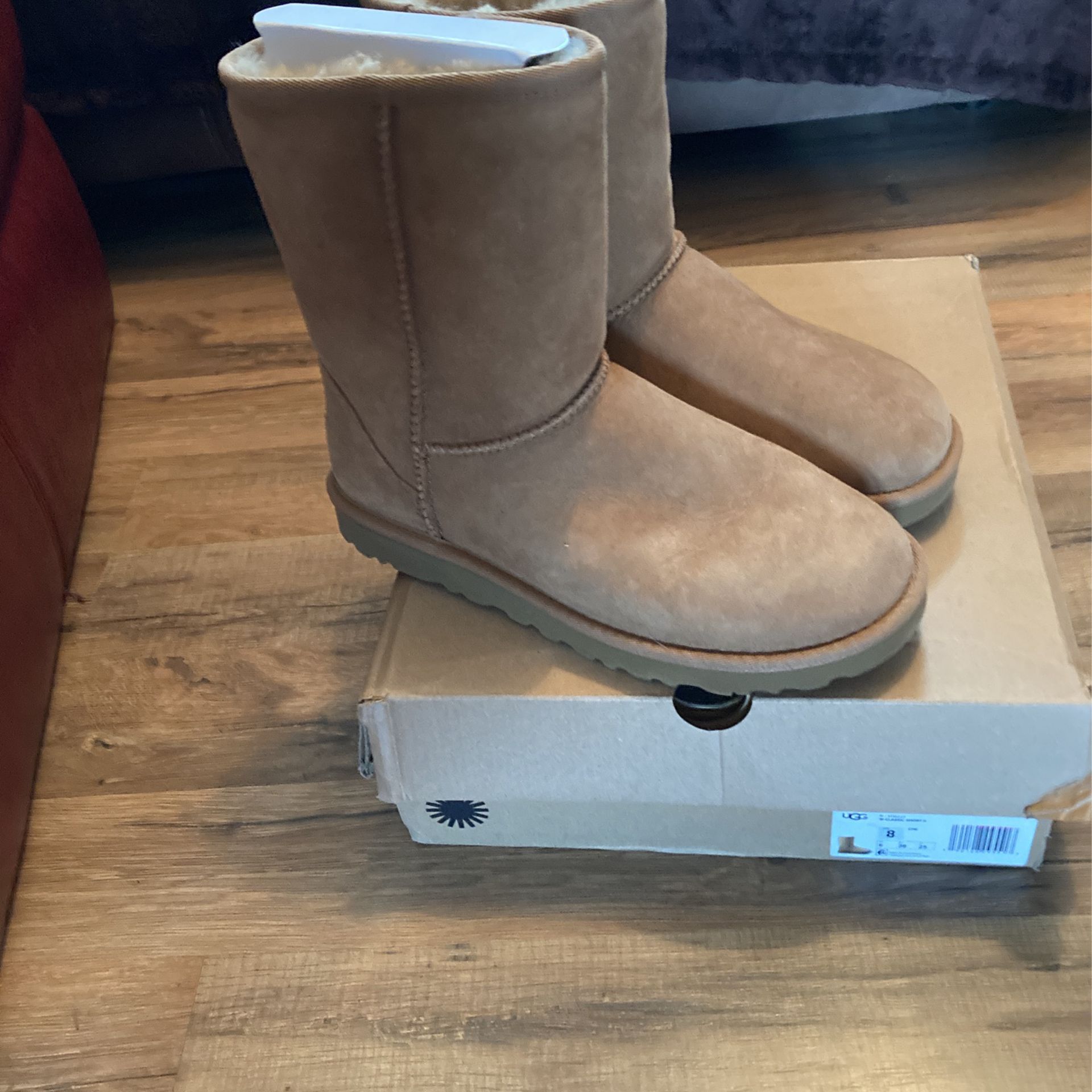 UGG Classic II Genuine Shearling Lined Short Boot Size 8