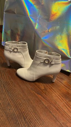 Bandolino White Ankle Booties Size 8