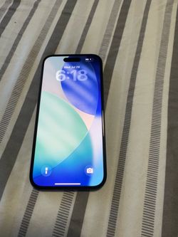 iPhone 15 unlocked 128gb. No scratches, no damage. Looking good.