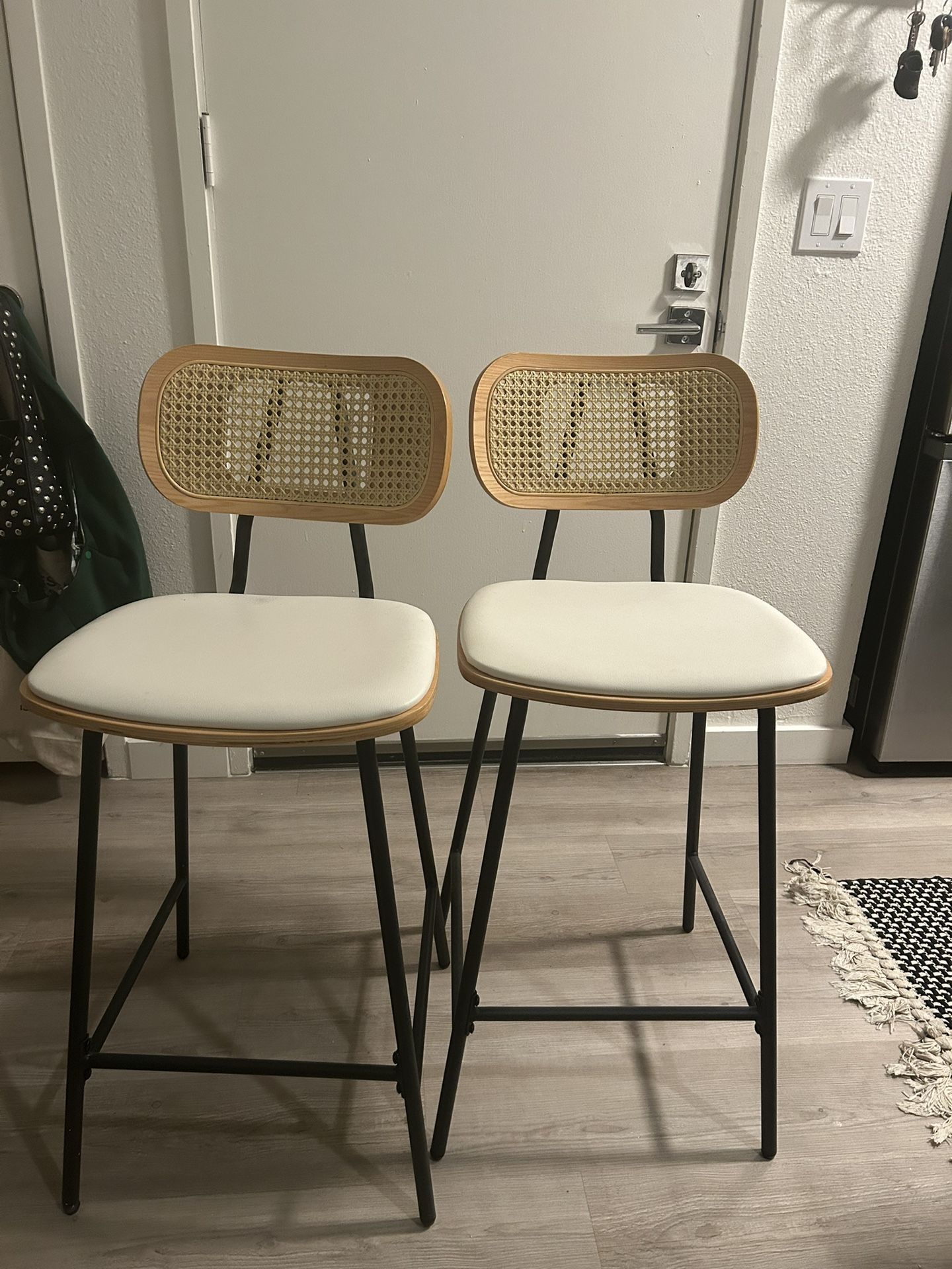 2 RATTAN BARSTOOLS