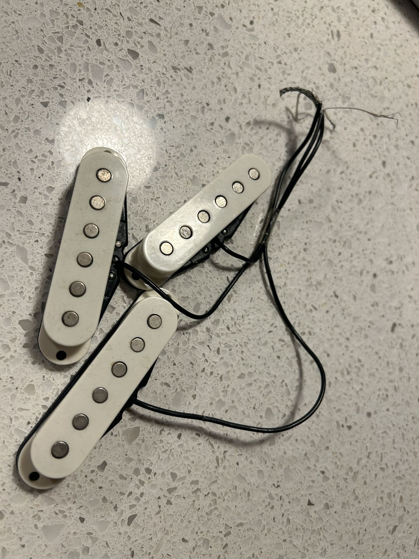 Fender / Squier Stratocaster S/S/S Pickups