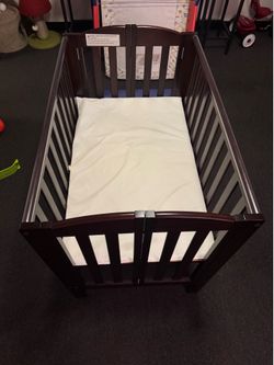 Portable baby crib like new