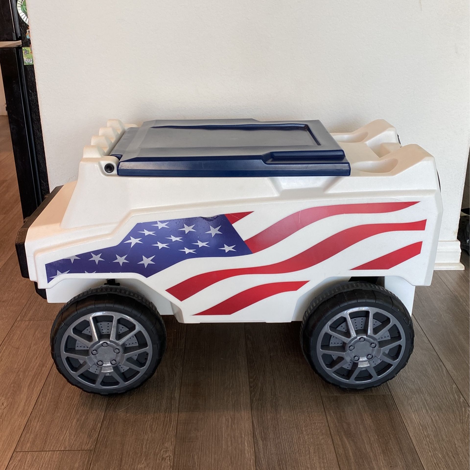 Remote Control Ice Chest 30 Cans