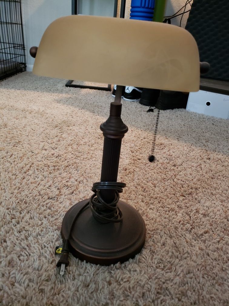Antique style desk lamp