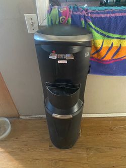 ENERGY STAR hot and cold water dispenser