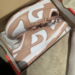 Nike dunks Low