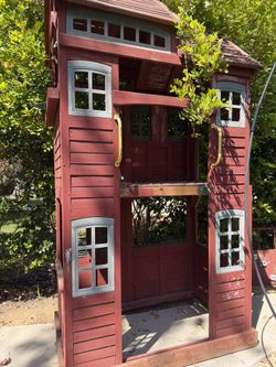 Free kids playhouse with climbing wall