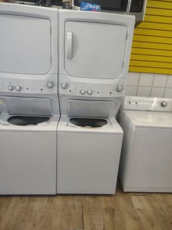 GE electric 220v stackable washer dryer súper capacity In Excellent Working Condition
