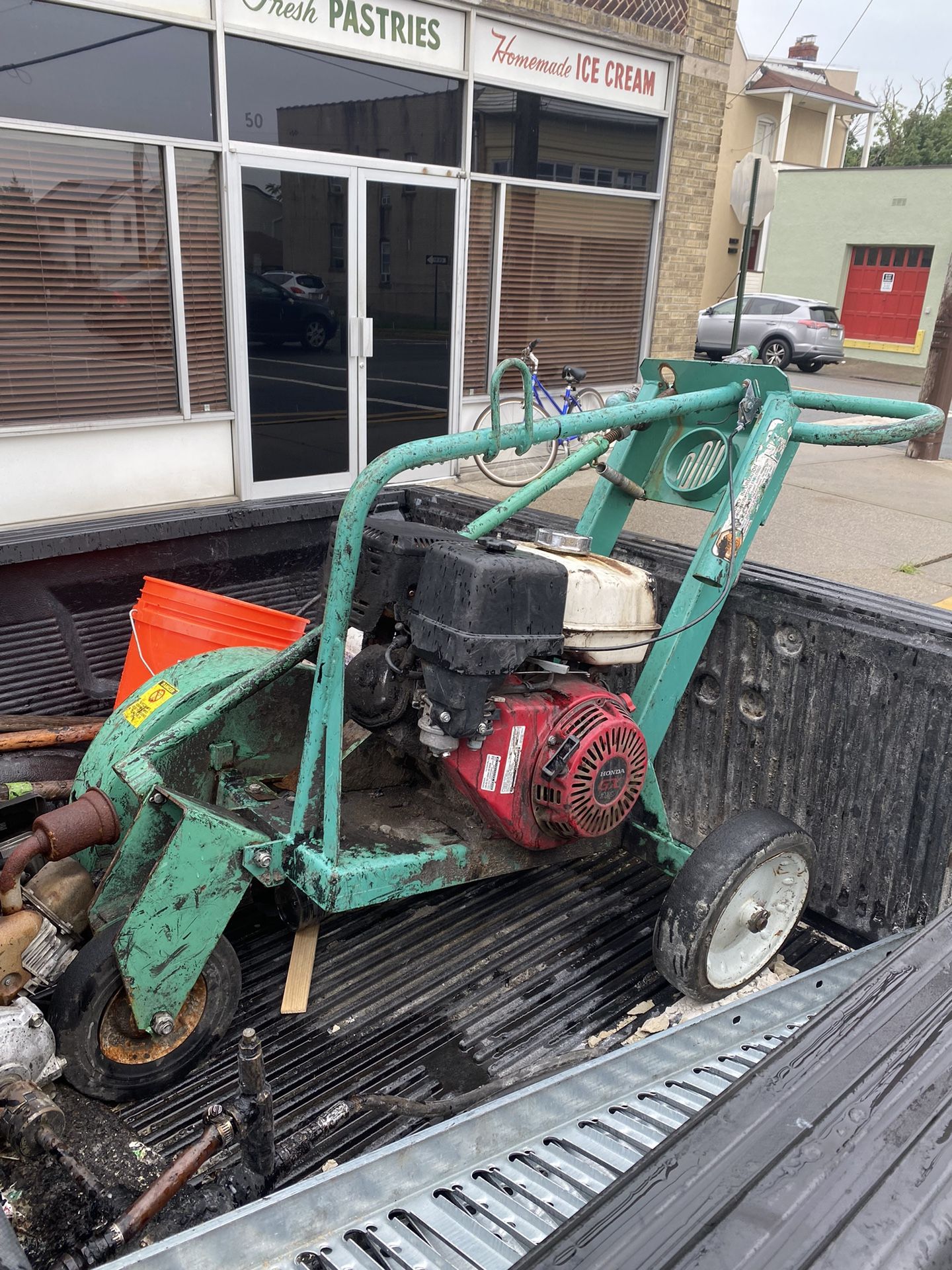 Garlock Ultra Cutter Roofing Equipment