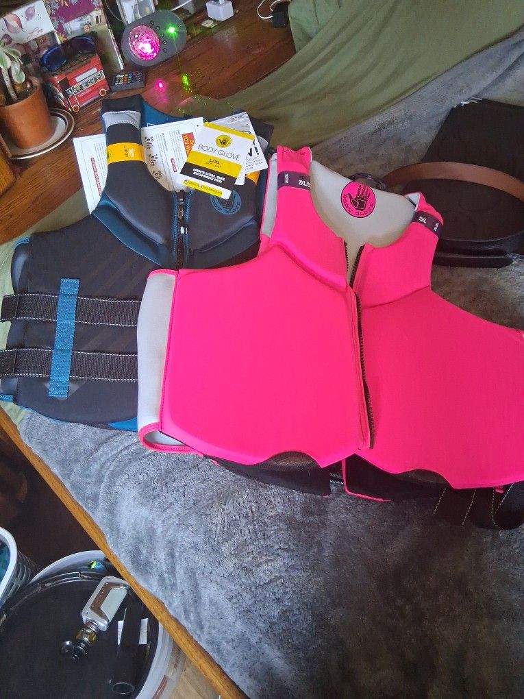 Women's dual Size 2x/3x Evoprene Pfd And Men's L/xL $20 Each