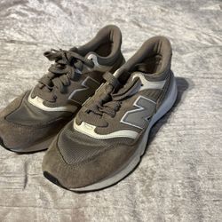 the New Balance 997R in the Mushroom colorway. 