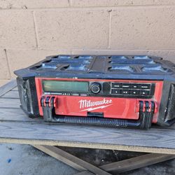 Milwaukee V18 Radio Pack/Bluetooth Speaker V18