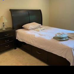 Coaster Queen Bed And Two End Tables