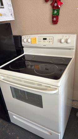 Nice Kenmore electric stove gloss top range