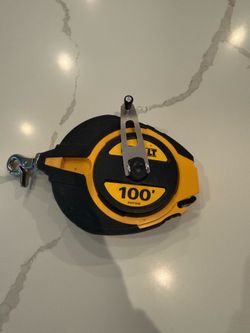 DeWalt 100 feet measuring tape