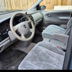 2004 Mazda MPV
