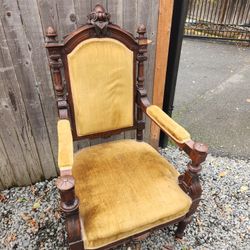 Beautiful antique vintage Victorian Renaissance Revival parlor armchair upholstered gold velvet

Amazing chair from the late 1800s