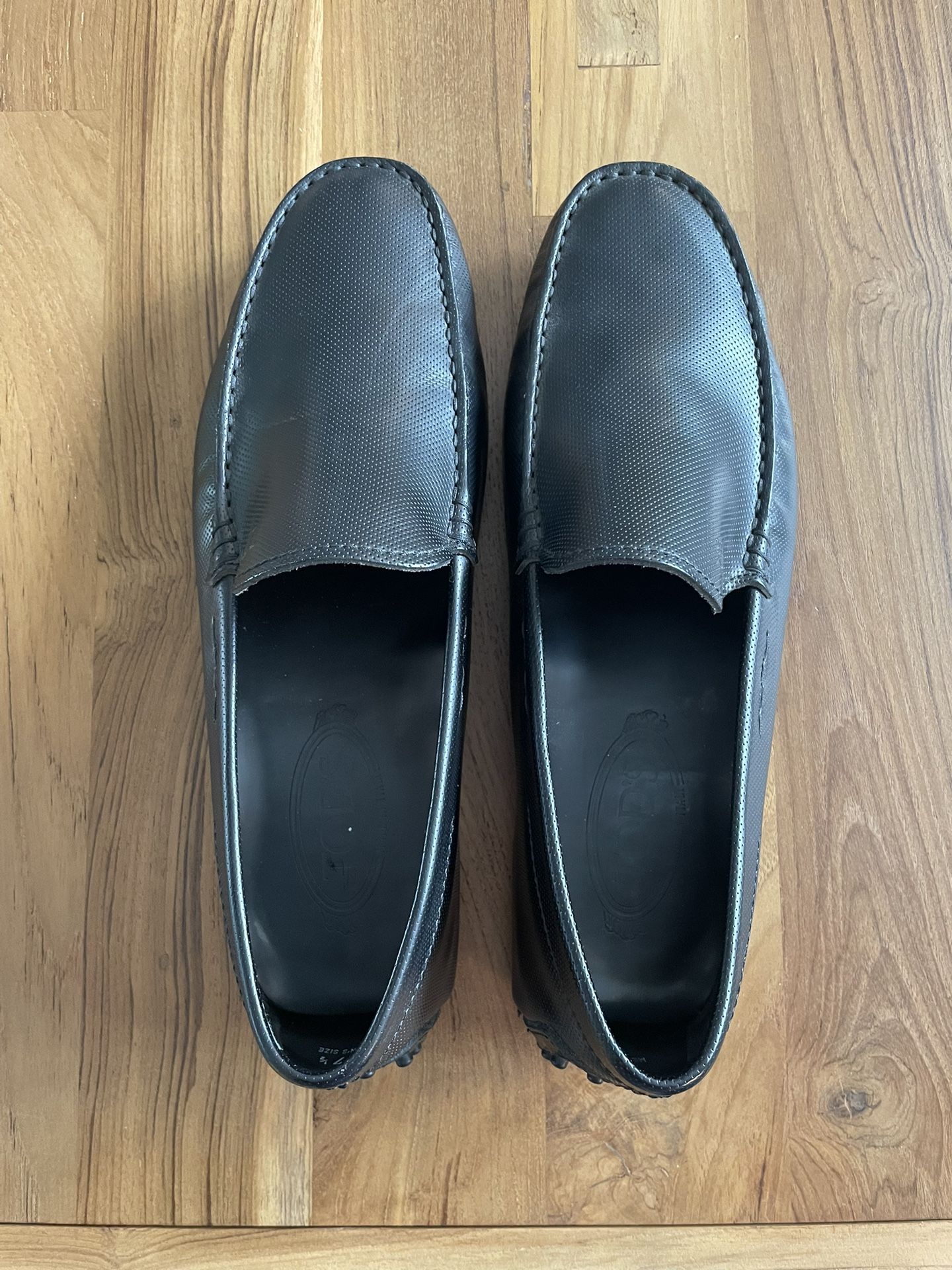TOD’s Gommino Loafers In Leather- Like New