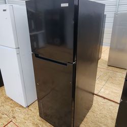 BRAND NEW Vissani
10.1 cu. ft. Top Freezer Refrigerator in Black Garage Ready