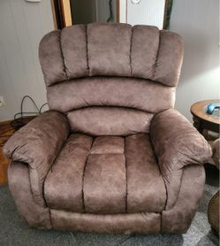 Large Power Lift Recliner with Massage, Heat, USB Ports, Remote Controls, Side Pockets