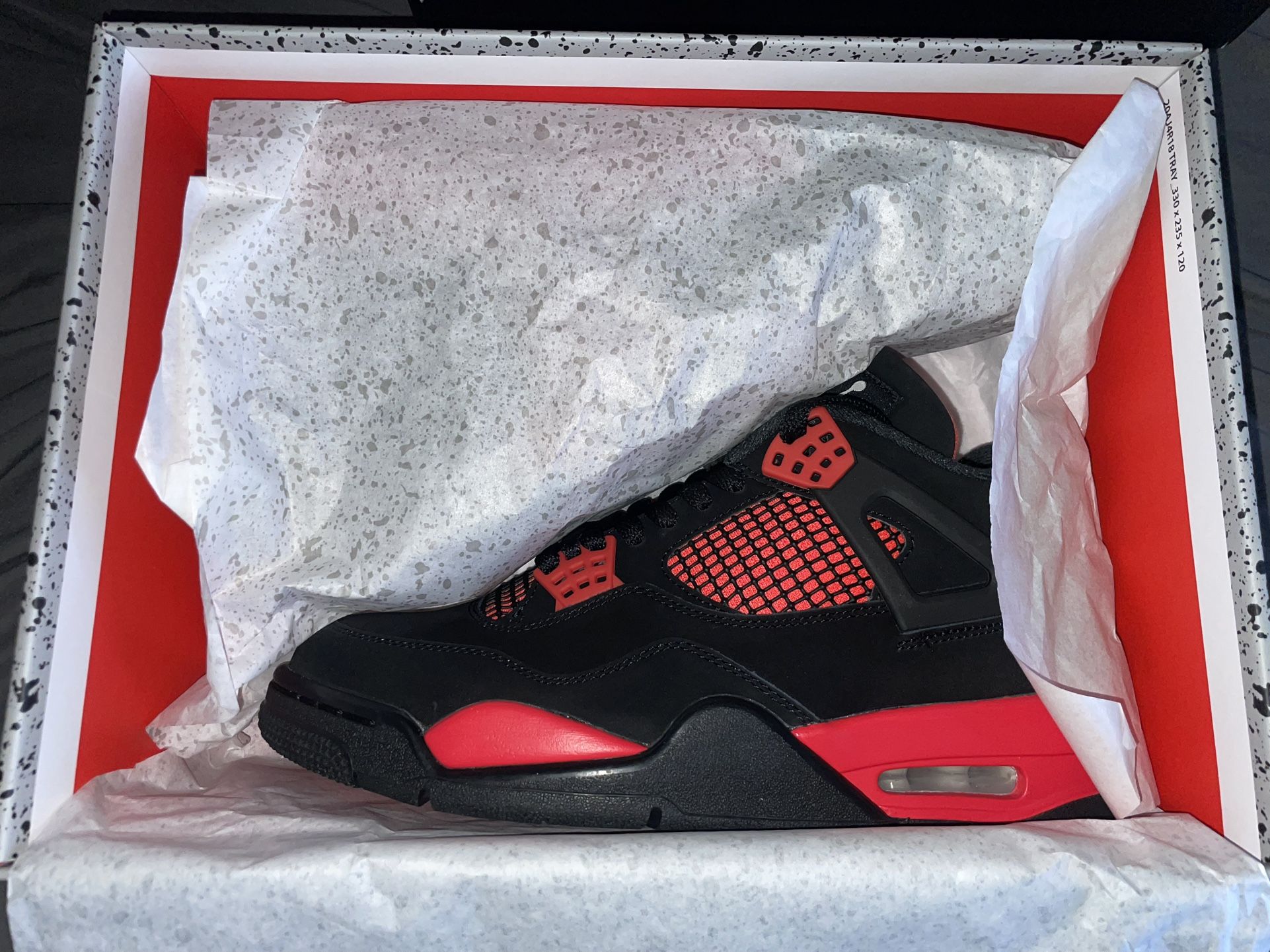 Jordan 4s Retro Red Thunder (size 8.5) ( M)