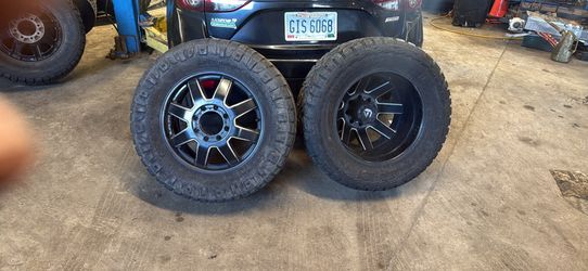20” Fuel Dually Wheels with 35x12.50 tires