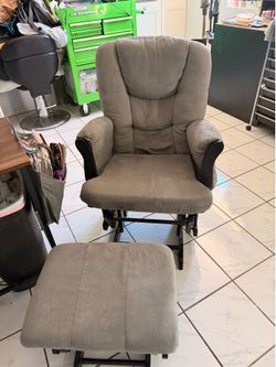 Rocking Glider Chair with Matching Ottoman – Gray