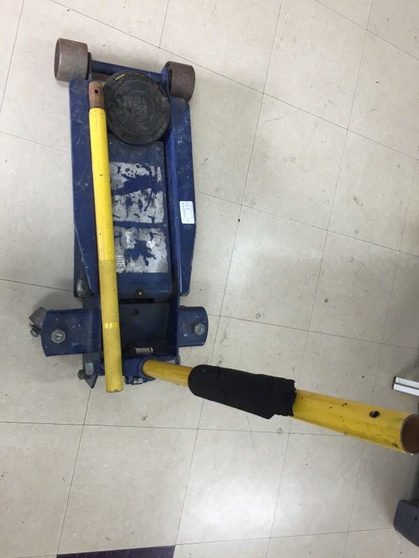Napa Model 899-6420 3.5 ton Floor jack