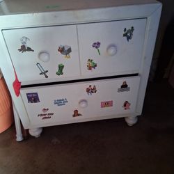 2 Dwaer Kids Dresser