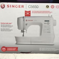 Singer Sewing Machine 