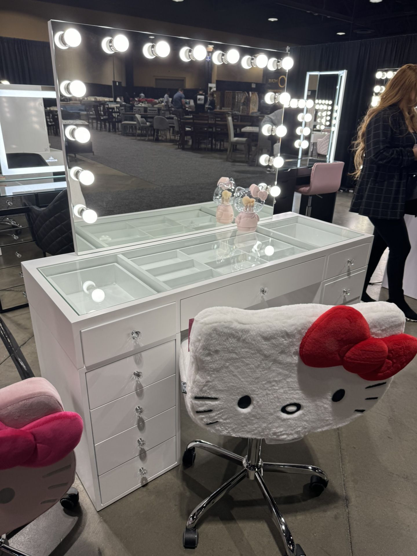 Make Up Vanity In Stock Hello Kitty Version Pick Up Today 