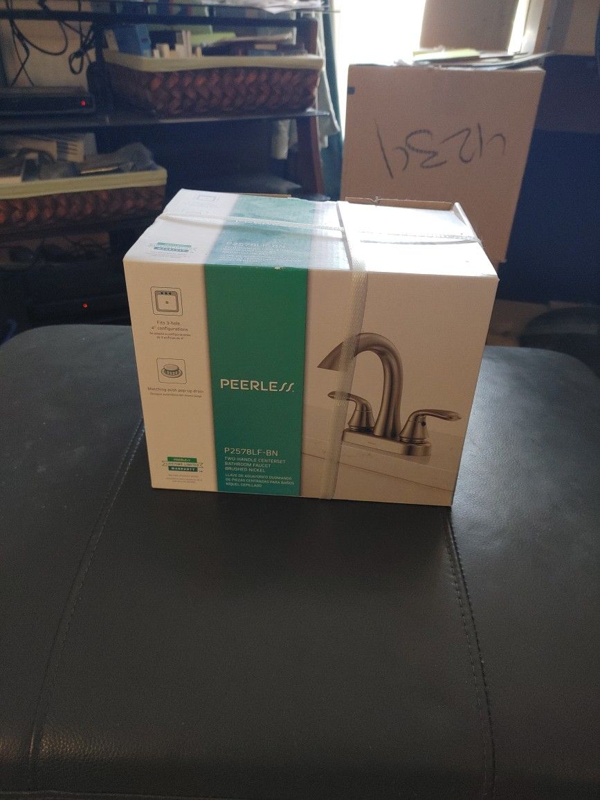 Peerless 2 Handle bathroom faucet - Brushed nickel.