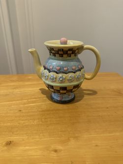 Sakura teapot with a yellow and blue floral design
