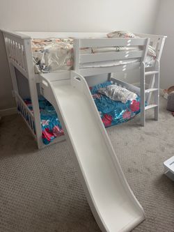 Bunkbed with slide