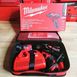 Milwaukee
M12 12V Lithium-Ion Cordless 1/4 in. Hex Screwdriver Kit