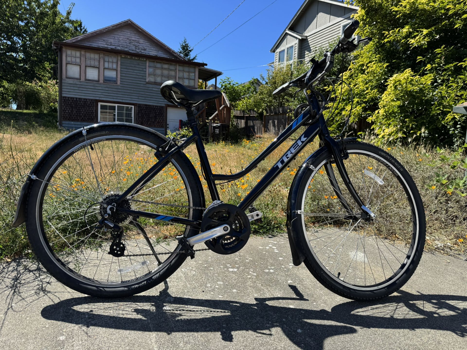 Trek Verve 2 – 19” (Large) Hybrid Bike – Hardly Used!