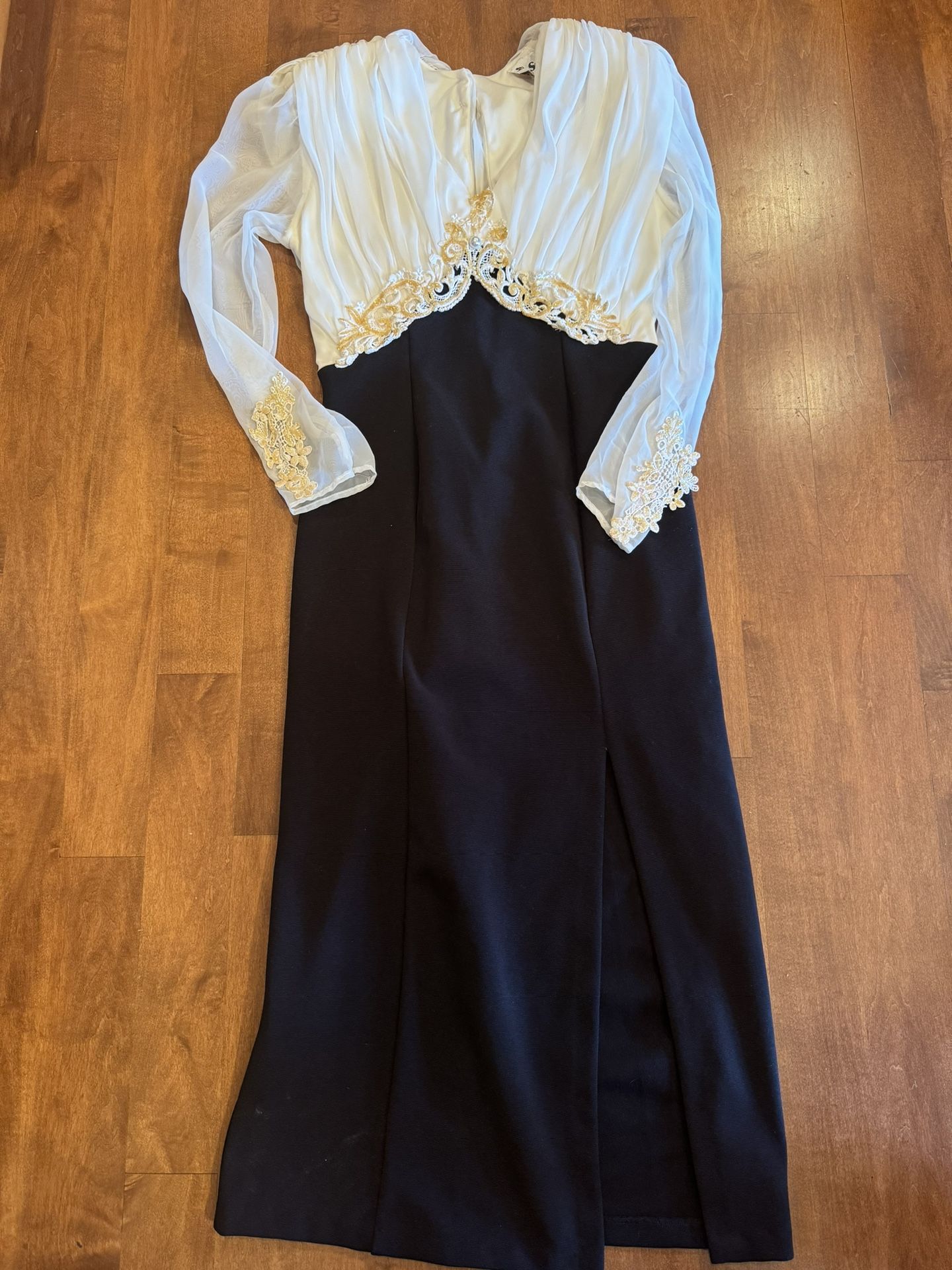 Woman’s vintage speed fashion 1980s dress shipping available