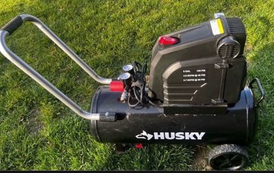 Husky AIR COMPRESSOR 8 Gal. 150 PSI Portable Electric Oil-Free Horizontal with Rubber Wheels and 1-Quick Coupler